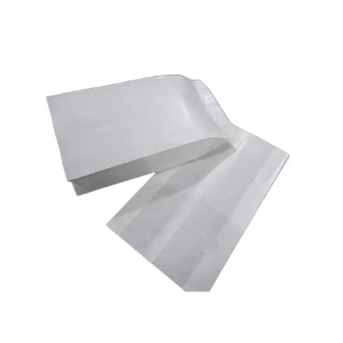 En quoi les sacs en papier PE à revêtement en couleur blanc diffèrent-ils des sacs en papier ou en plastique traditionnels?